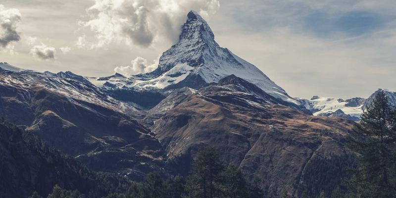 巴尔齐管材39：钢管与PVC管的工业耗材选择指南